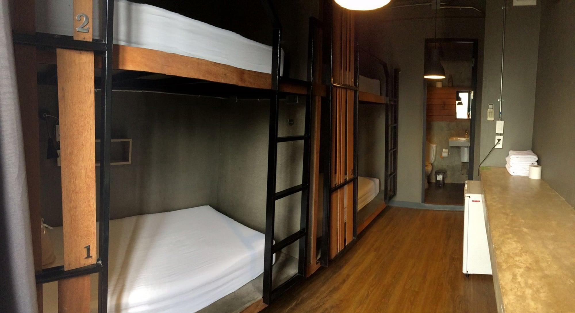 Cloudy Hostel Bangkok Bagian luar foto