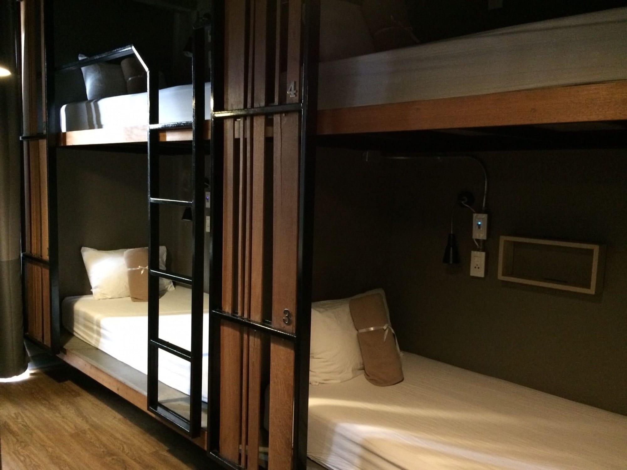 Cloudy Hostel Bangkok Bagian luar foto