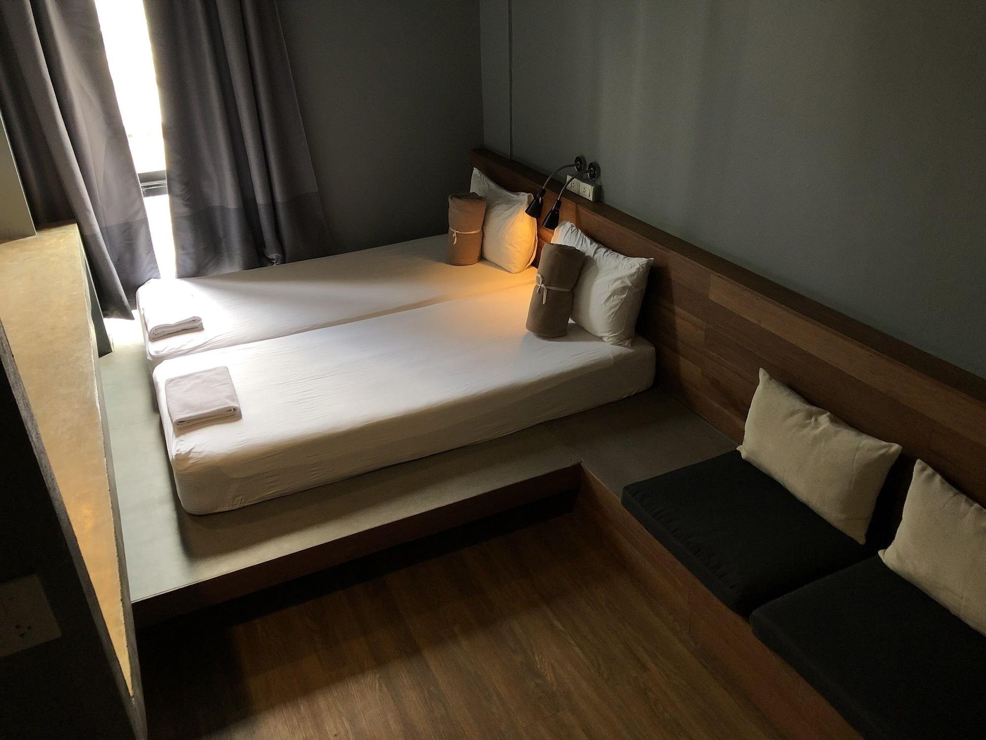 Cloudy Hostel Bangkok Bagian luar foto