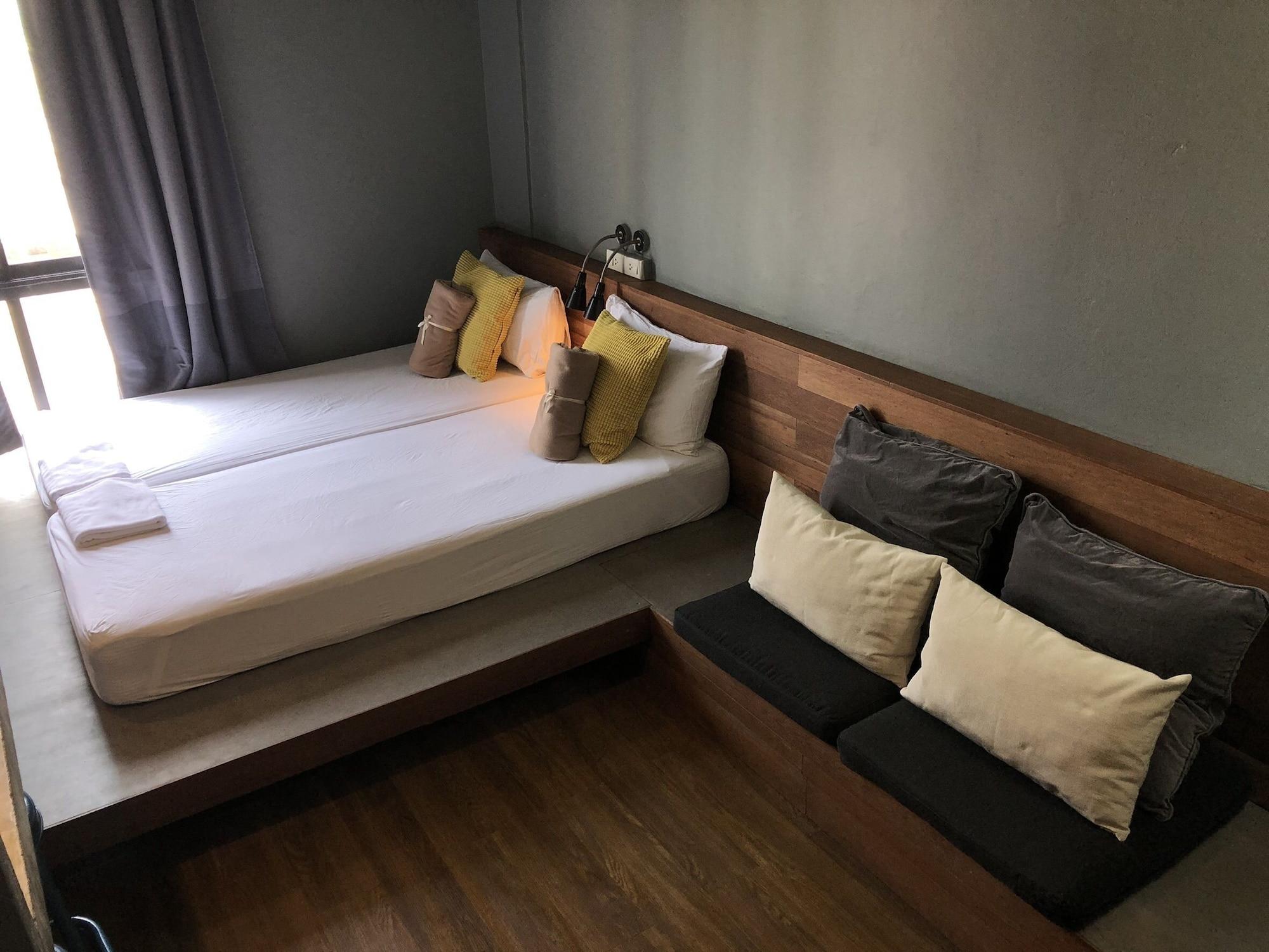 Cloudy Hostel Bangkok Bagian luar foto