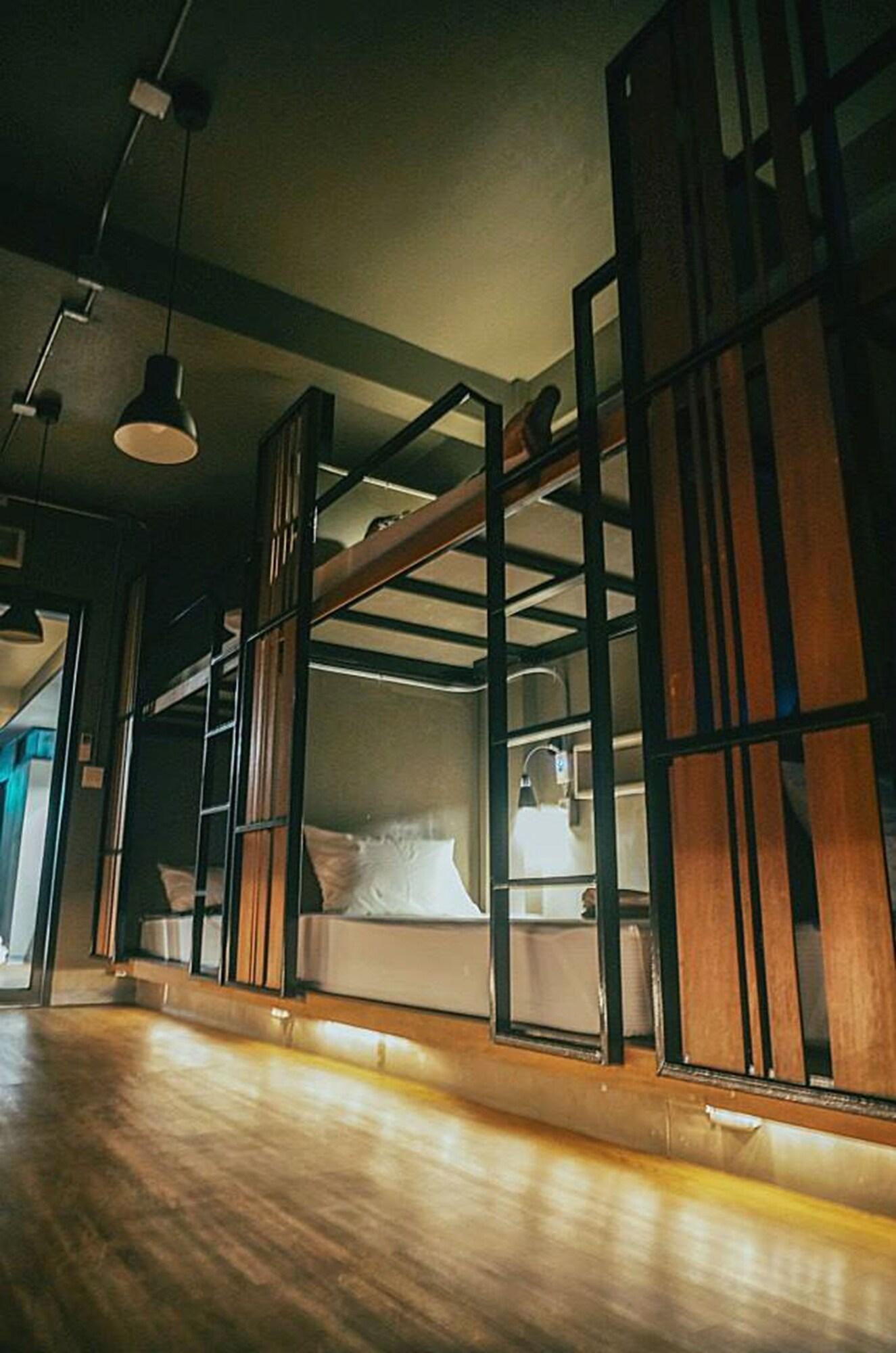 Cloudy Hostel Bangkok Bagian luar foto