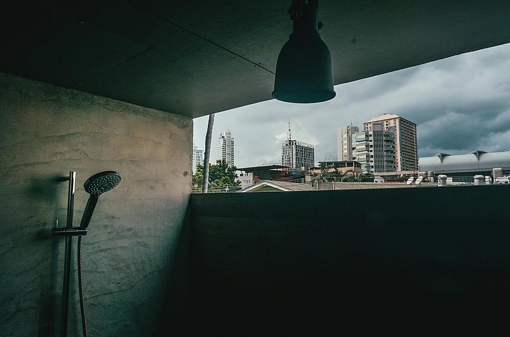 Cloudy Hostel Bangkok Bagian luar foto