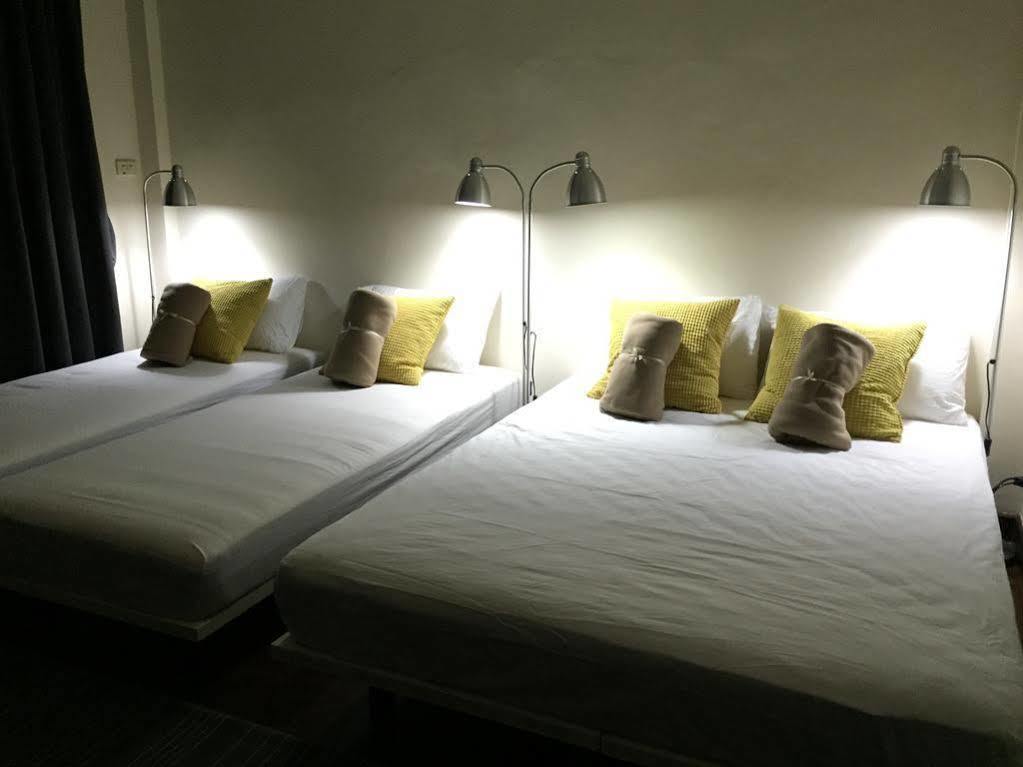 Cloudy Hostel Bangkok Bagian luar foto