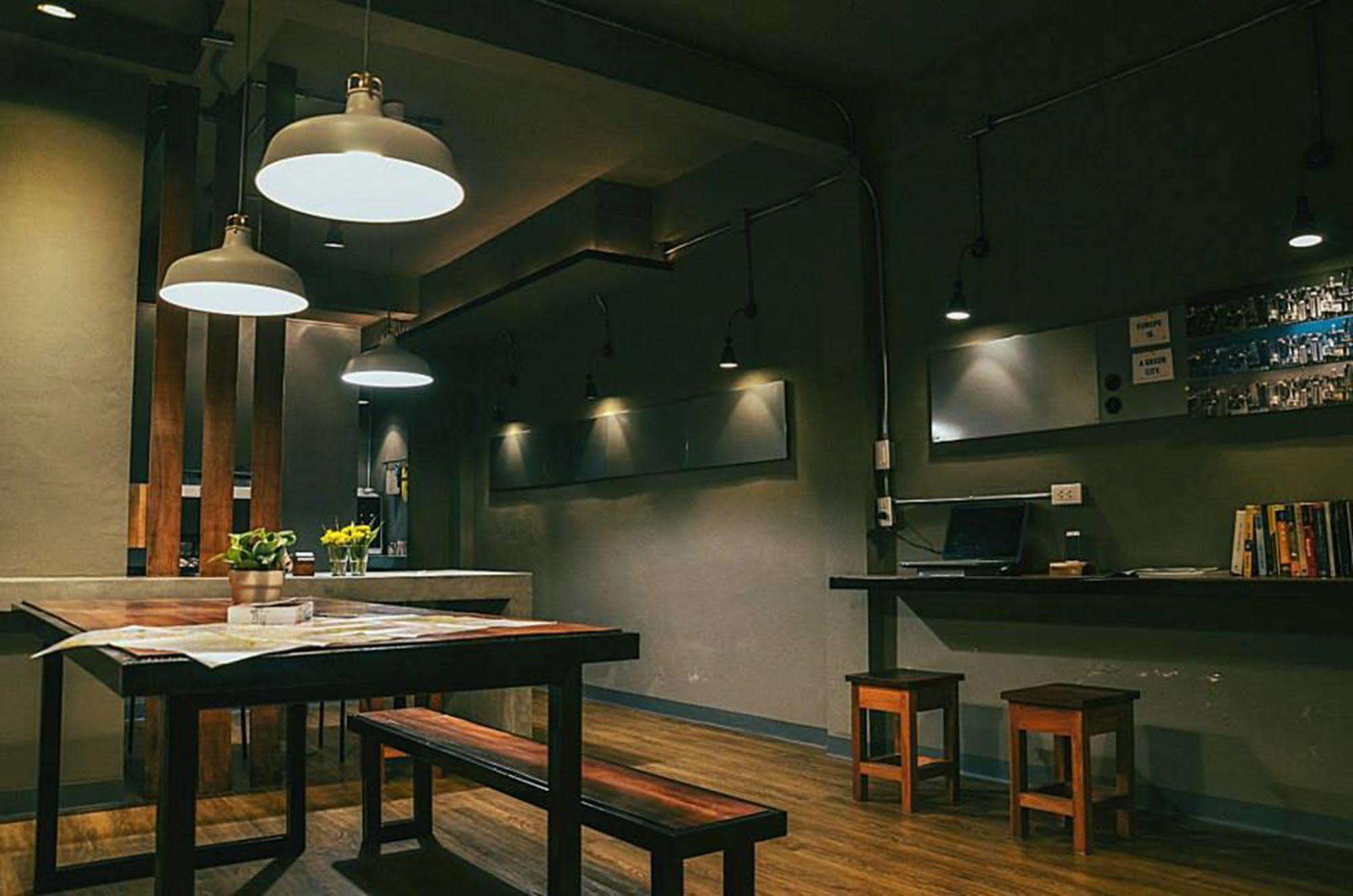 Cloudy Hostel Bangkok Bagian luar foto