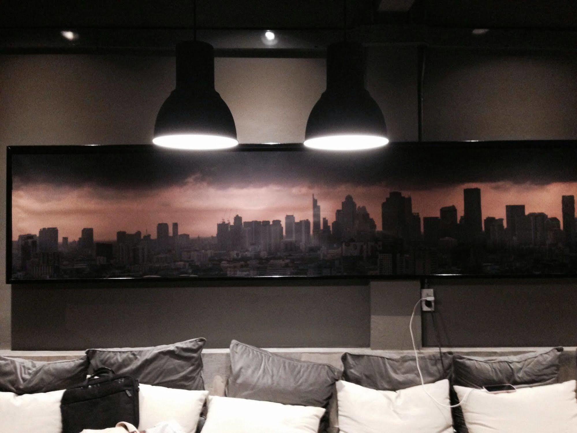 Cloudy Hostel Bangkok Bagian luar foto
