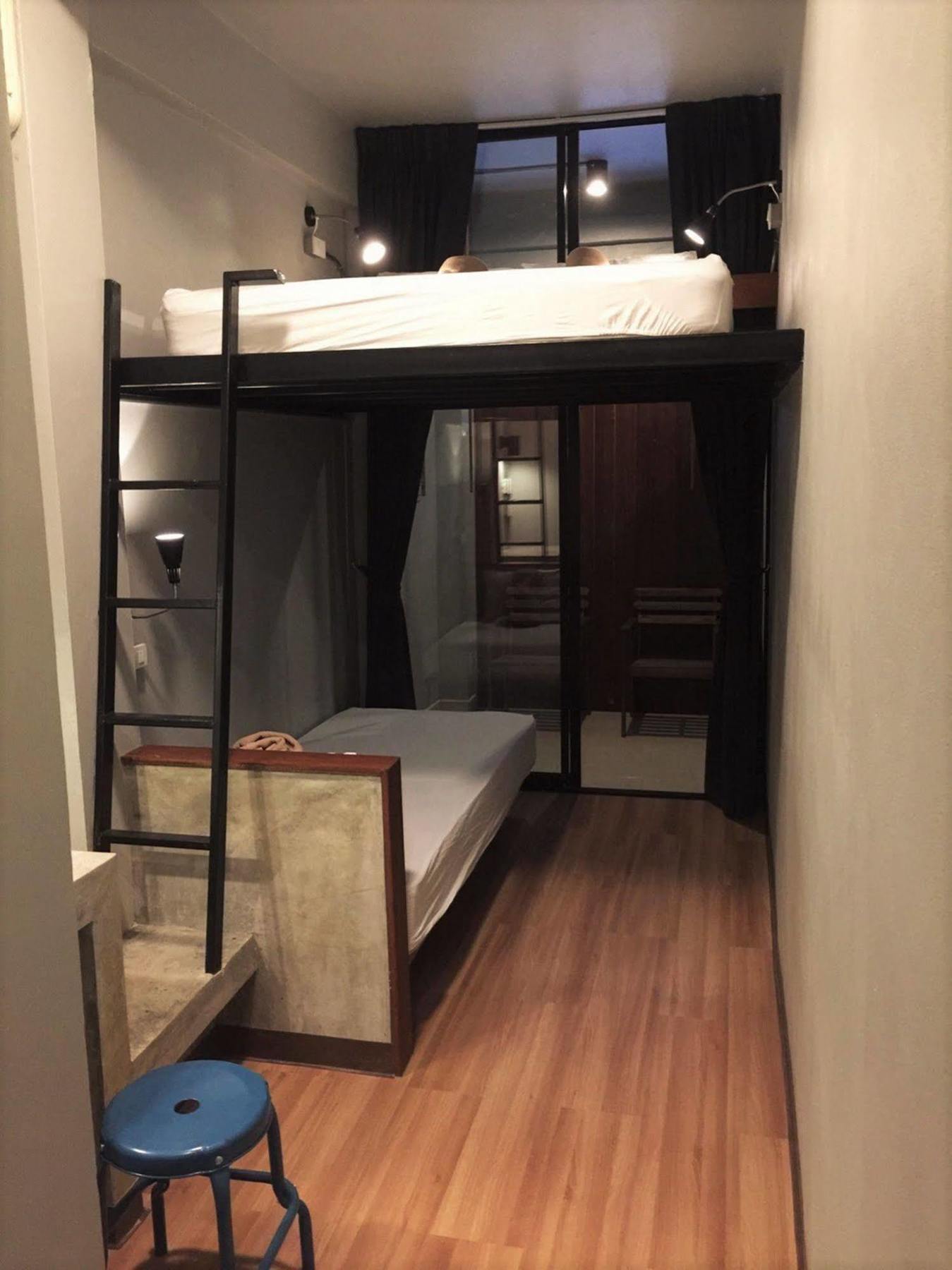 Cloudy Hostel Bangkok Bagian luar foto