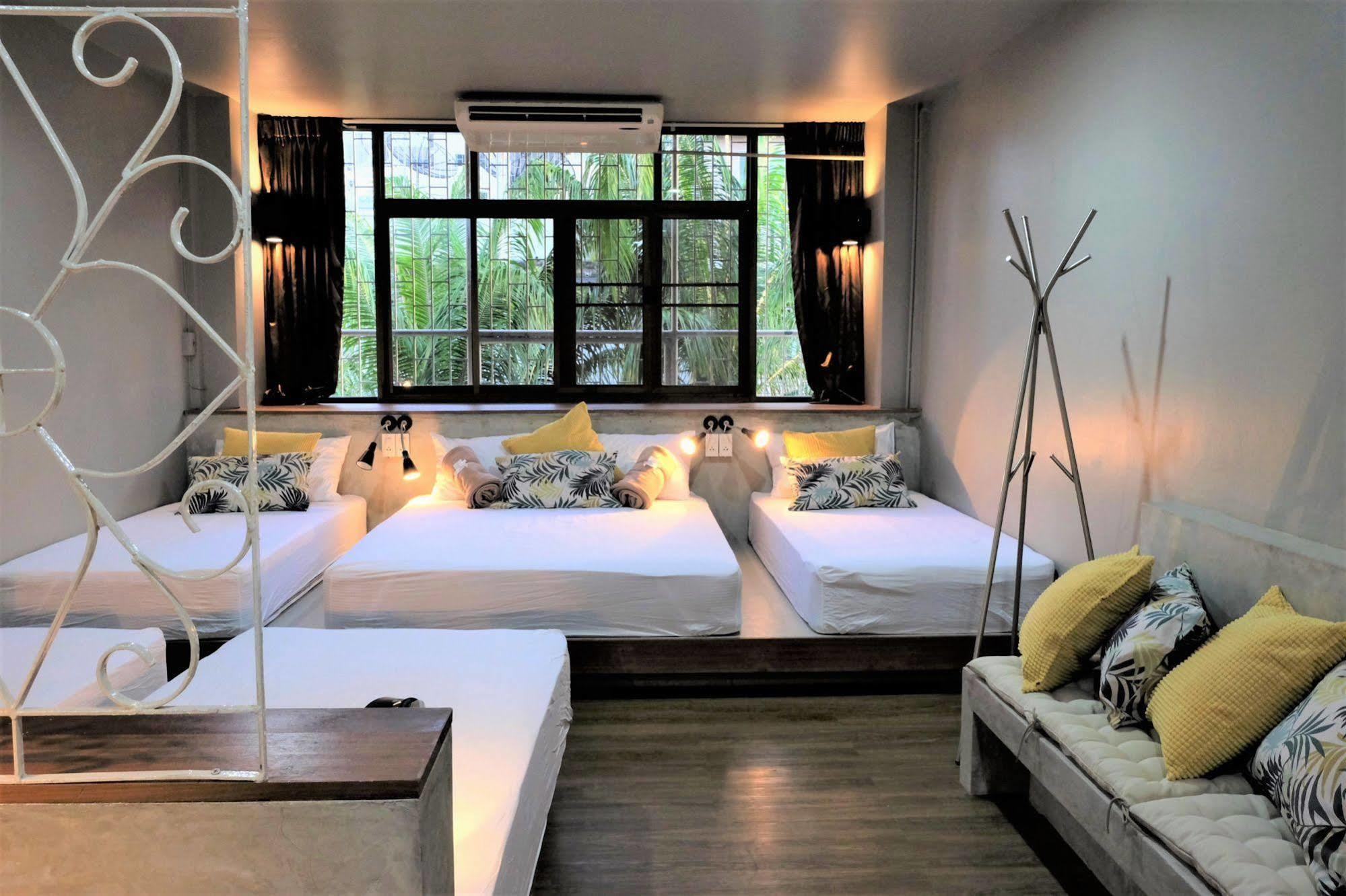 Cloudy Hostel Bangkok Bagian luar foto
