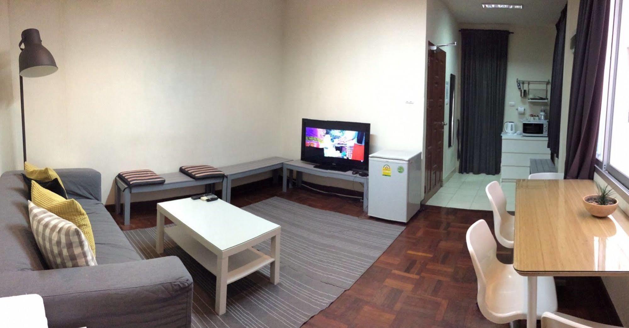 Cloudy Hostel Bangkok Bagian luar foto