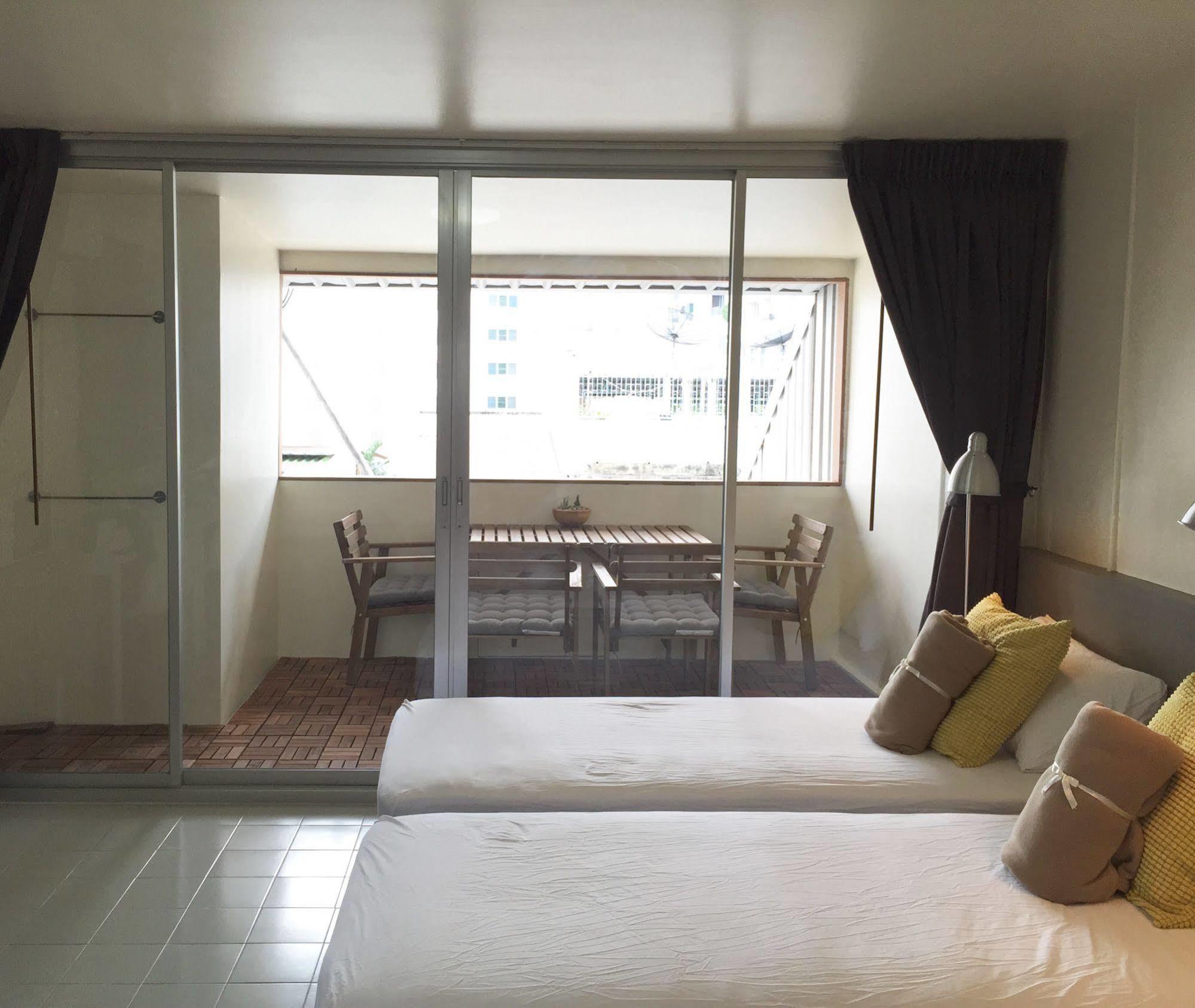 Cloudy Hostel Bangkok Bagian luar foto