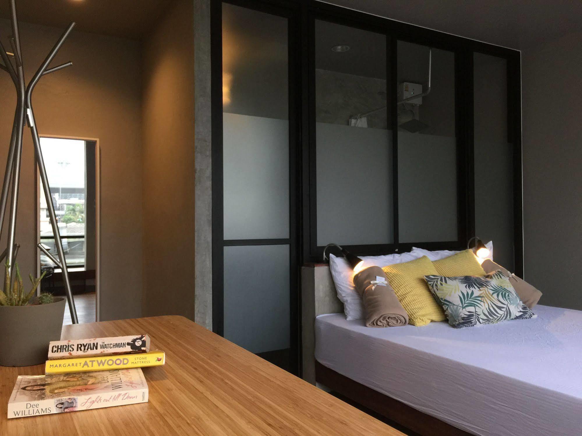 Cloudy Hostel Bangkok Bagian luar foto