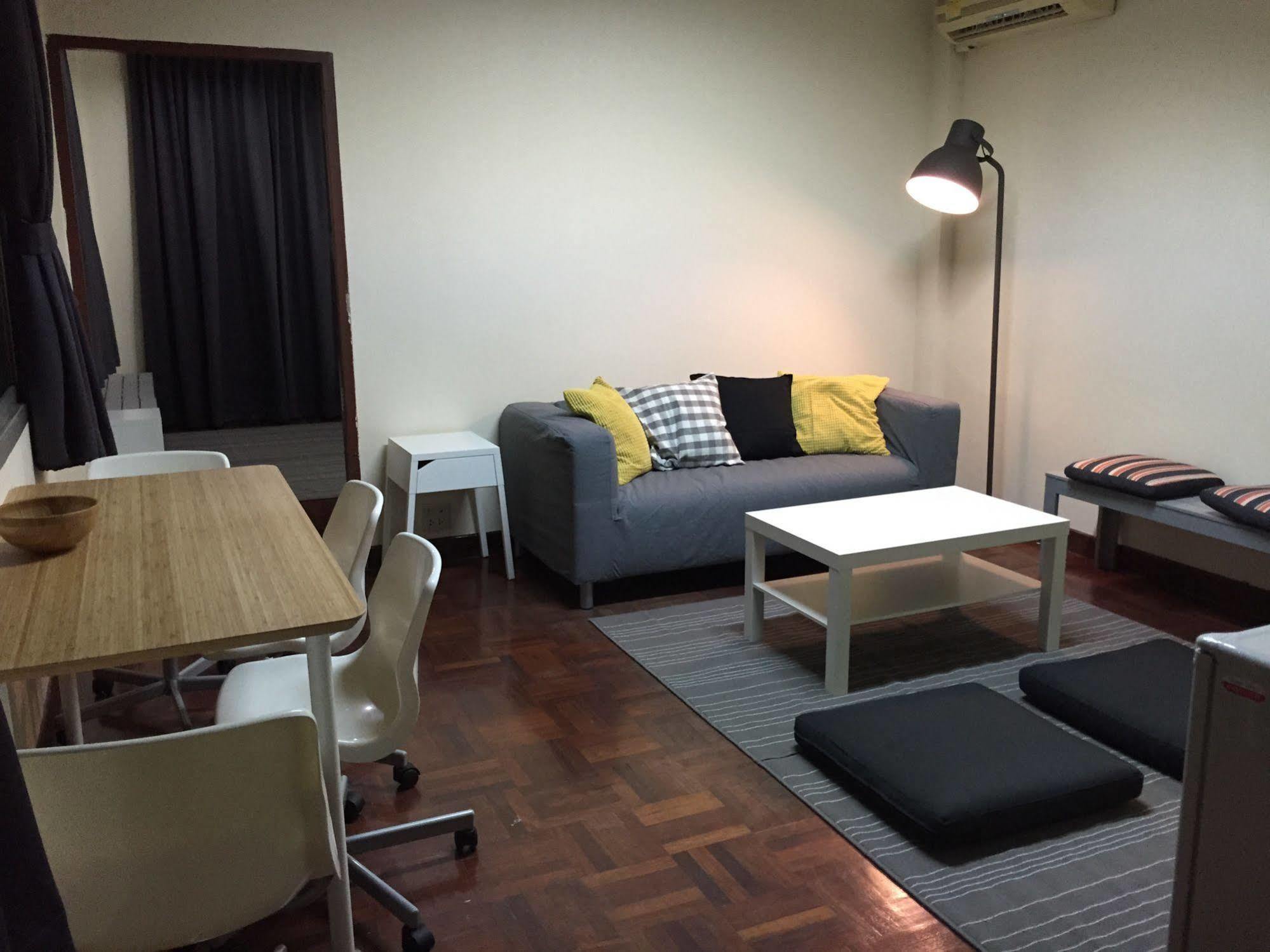 Cloudy Hostel Bangkok Bagian luar foto